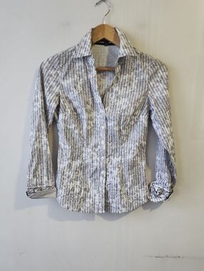Express Women's Gray & White Patterned Button-Down Shirt